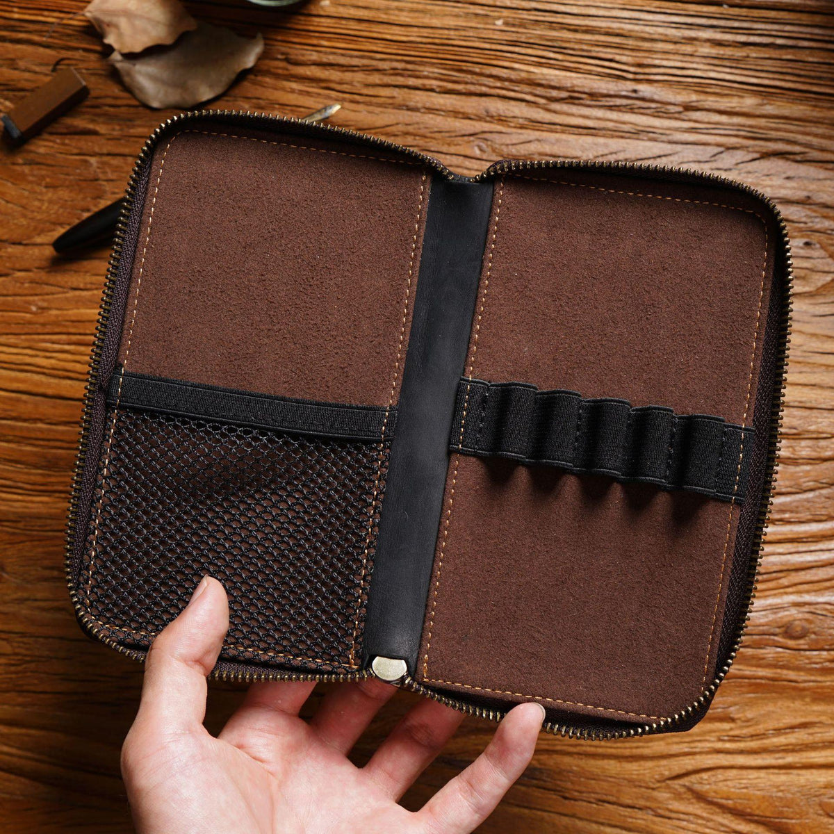 Desk Poet – Flat Leather Zipper Pencil Case