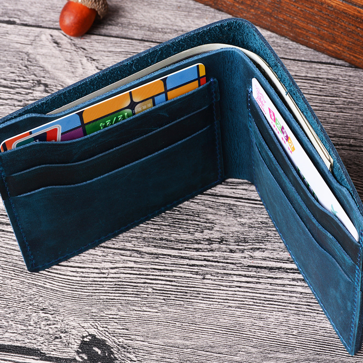 Crazy Horse Leather Bifold Wallet – Compact & Durable Card Organizer
