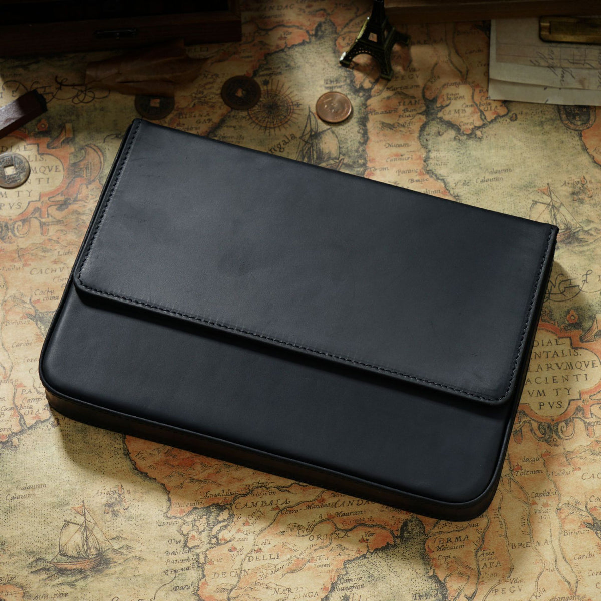 Slide & Snap —  Leather 12-Slot Pen Case