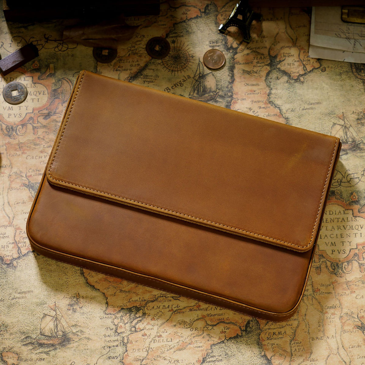 Slide & Snap —  Leather 12-Slot Pen Case