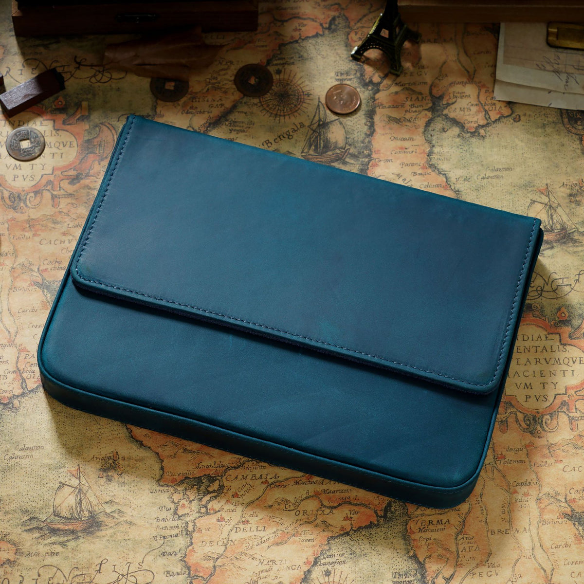 Slide & Snap —  Leather 12-Slot Pen Case